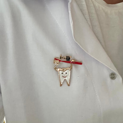 Fırçadan Sarkan Dişçi Broş