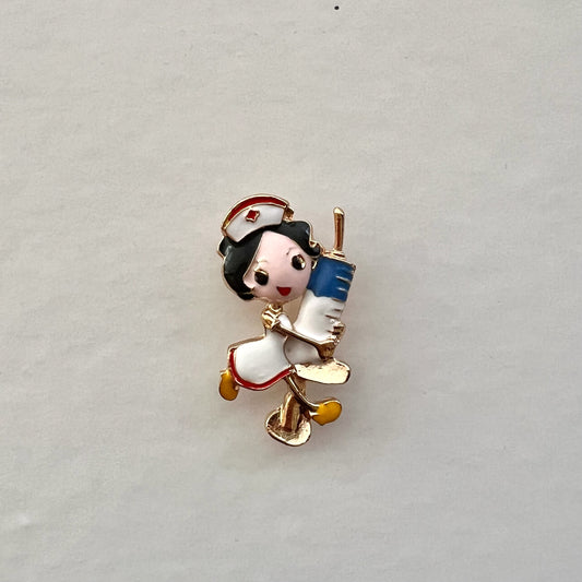 Şırıngalı Hemşire3 Broş