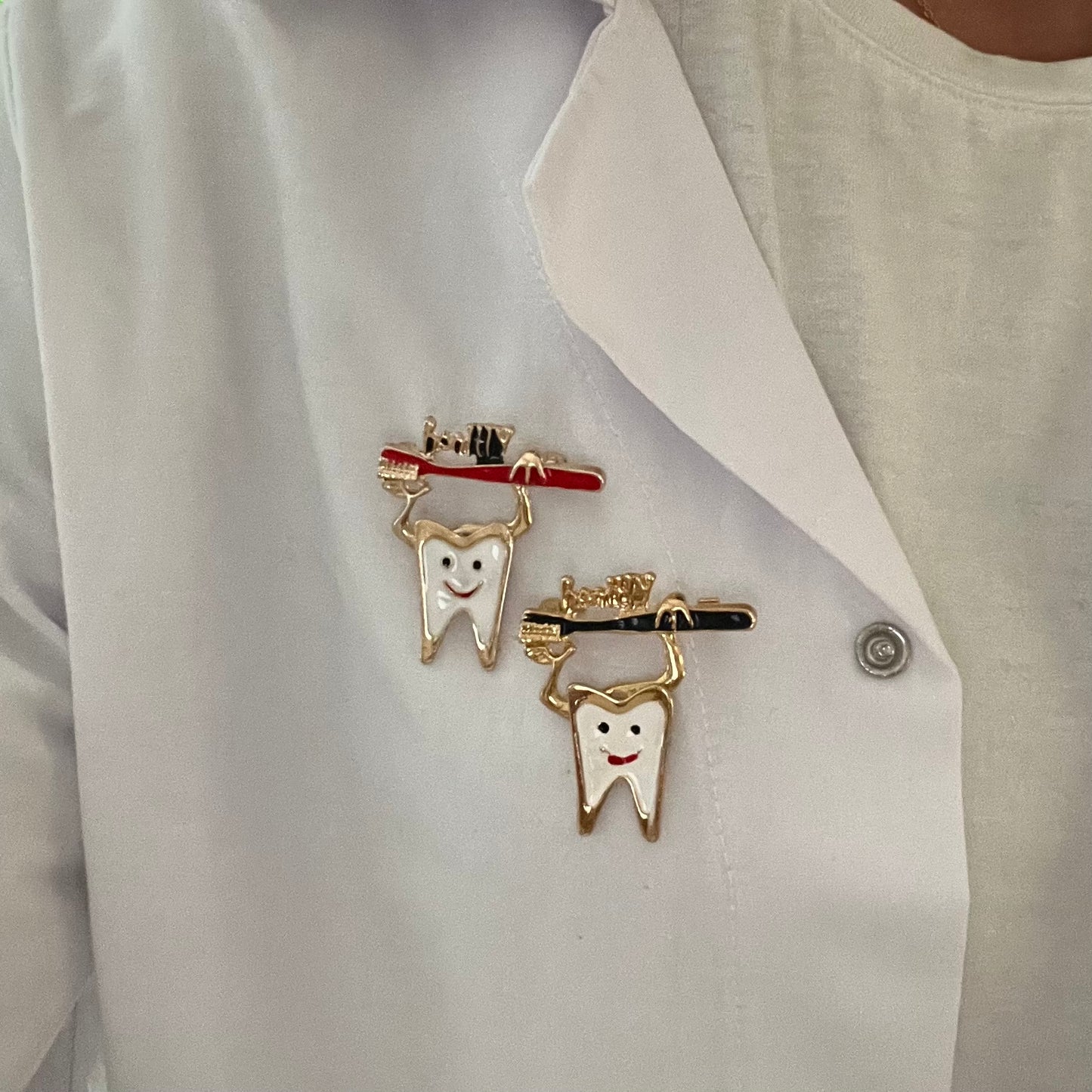 Fırçadan Sarkan Dişçi Broş