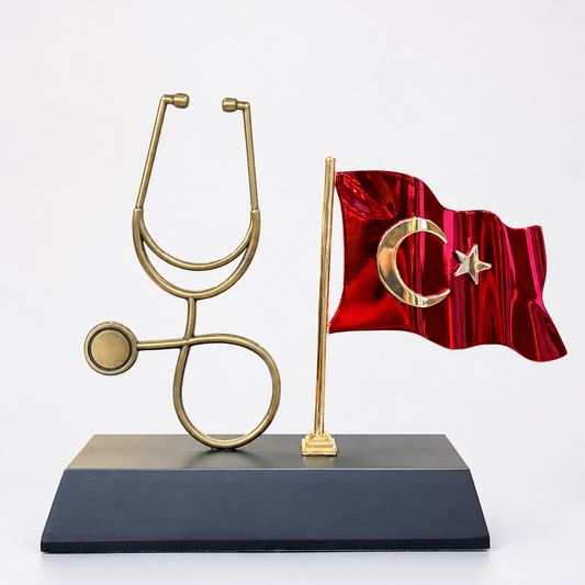 Stetoskop ve Türk Bayrağı Tasarımlı Metal Masaüstü Dekoru
