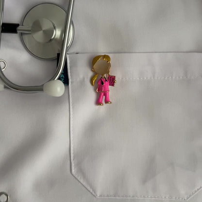 Sarı Saçlı Doktor Broş